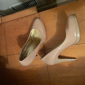 Nude pumps